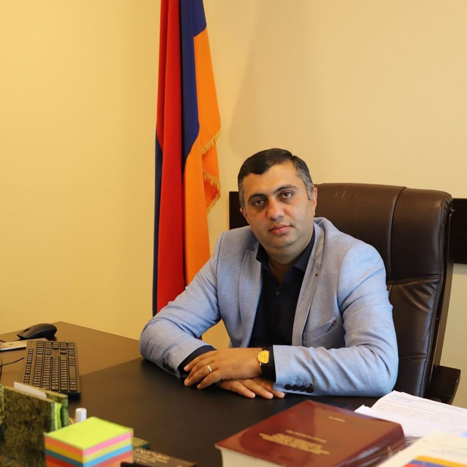 Hevpeyvîn tev dadgerê êzdî yê ewlin li Ermenîstanê Rûstam Maxmûdyan:
